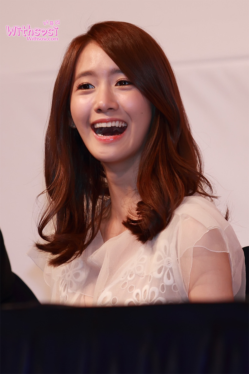 Yoona @KBS Love Rain Press Conference  1243243E4F6B277929A364