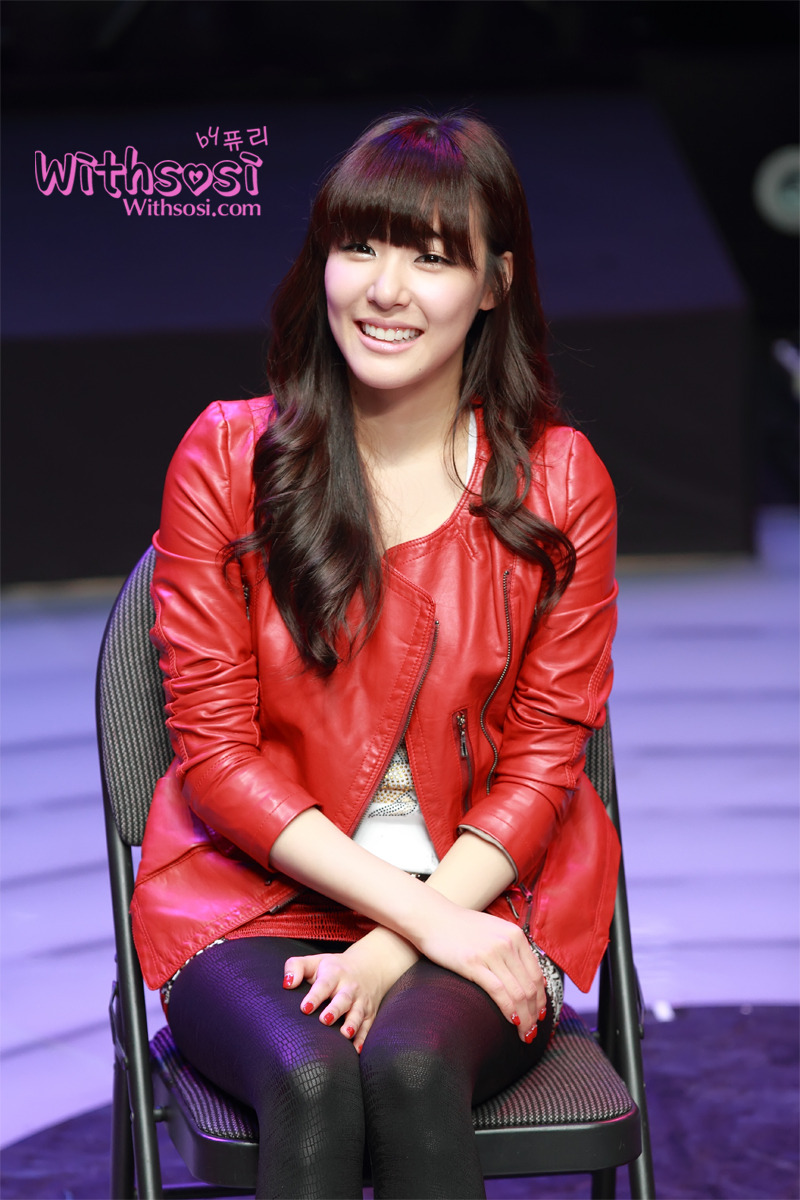 [PIC][23-01-2012]HÌNH ẢNH CỦA TIFFANY TRONG VỞ "FAME"  - Page 2 1820B2414EBA815F33C807