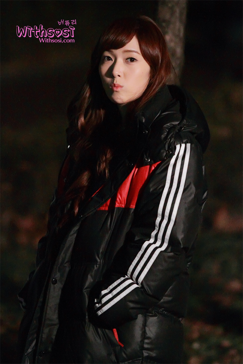 [OTHER][20-01-2012]Jessica tại trường quay của bộ phim "Wild Romance" - Page 11 19143A4B4F2A575F181DF4