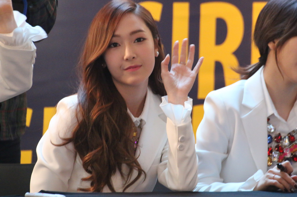 [PIC][14-03-2014]SNSD xuất hiện tại buổi fansign cho "Mr.Mr." vào tối nay  - Page 4 210A874E532478900C33FB