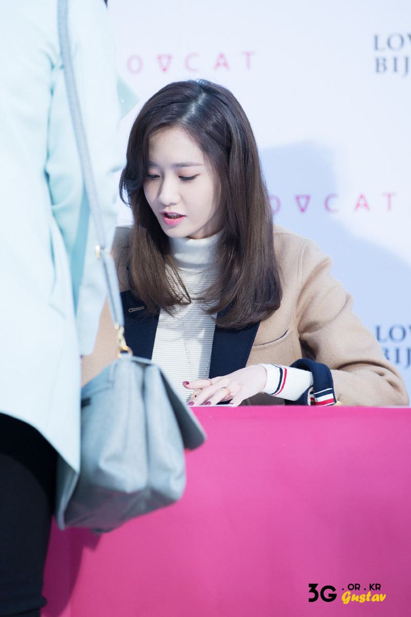 [PIC][24-10-2015]YoonA tham dự buổi fansign cho thương hiệu "LOVCAT" vào chiều nay - Page 3 21684C37562CDBD13112AD