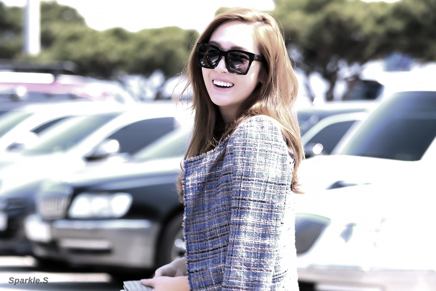 [PIC][27-04-2015]Jessica trở về Hàn Quốc vào trưa nay 2247E34055424D23034853