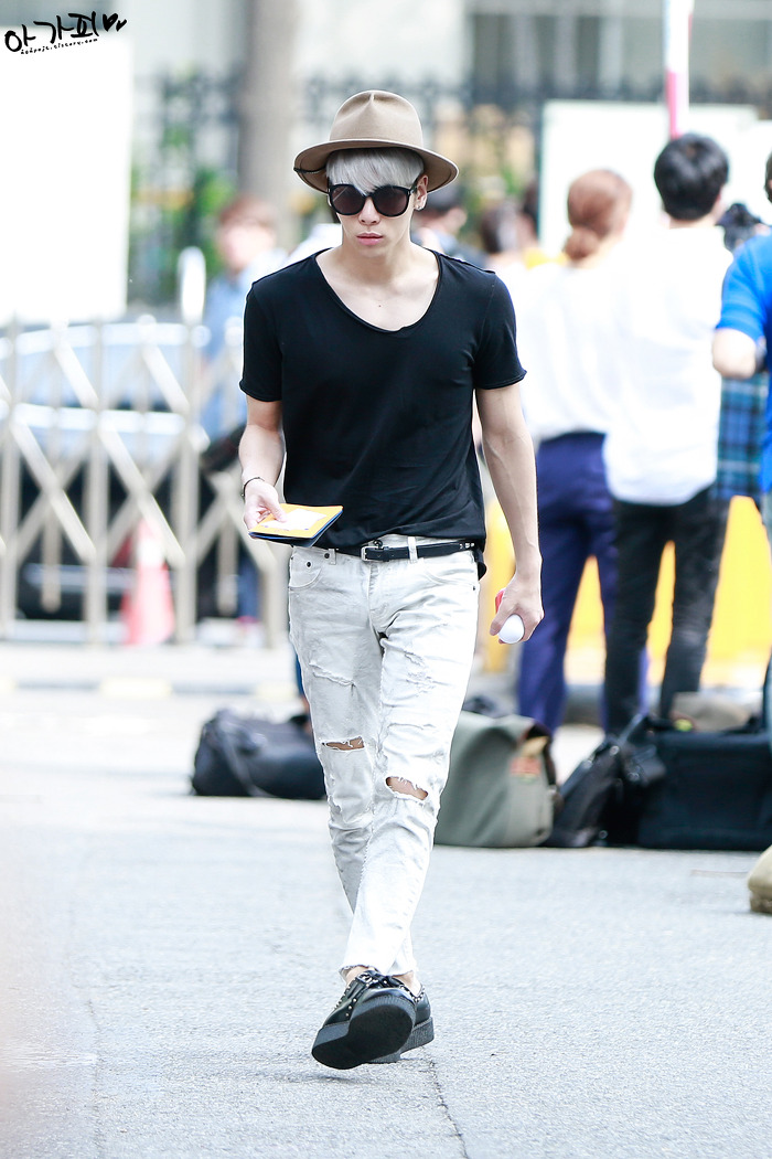 150619 Jonghyun @ Music Bank  227D854E55838945128B07