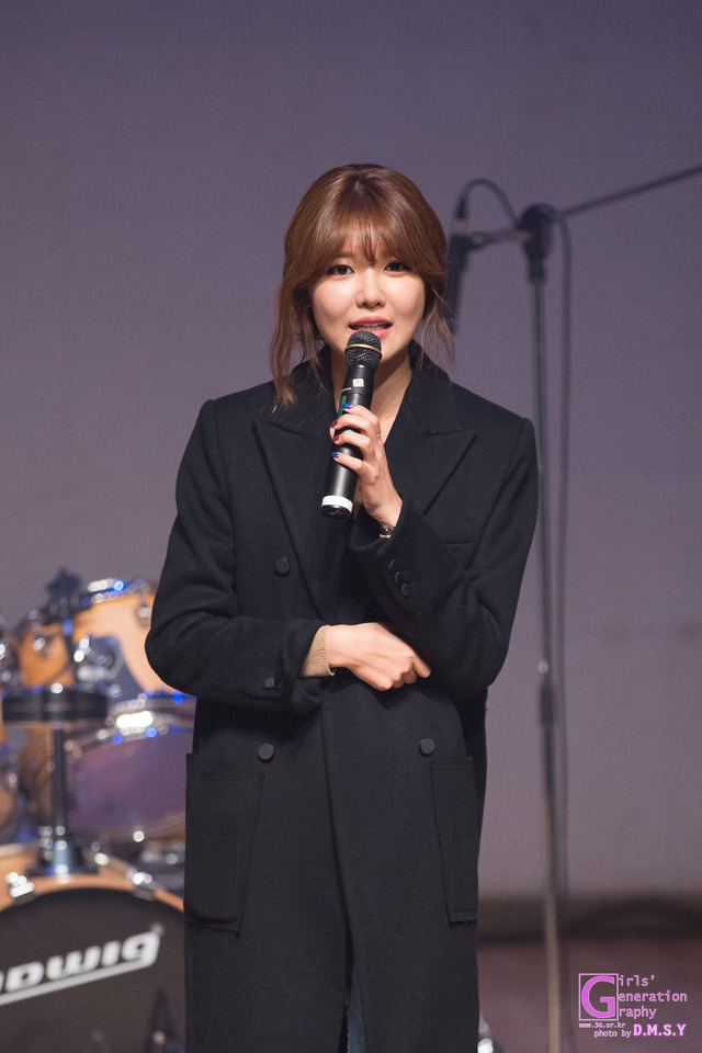 [PIC][20-12-014]SooYoung xuất hiện tại sự kiện "Korean Retinitis Pigmentosa Charity" vào chiều nay 227DFB4E5495C26C1223E5