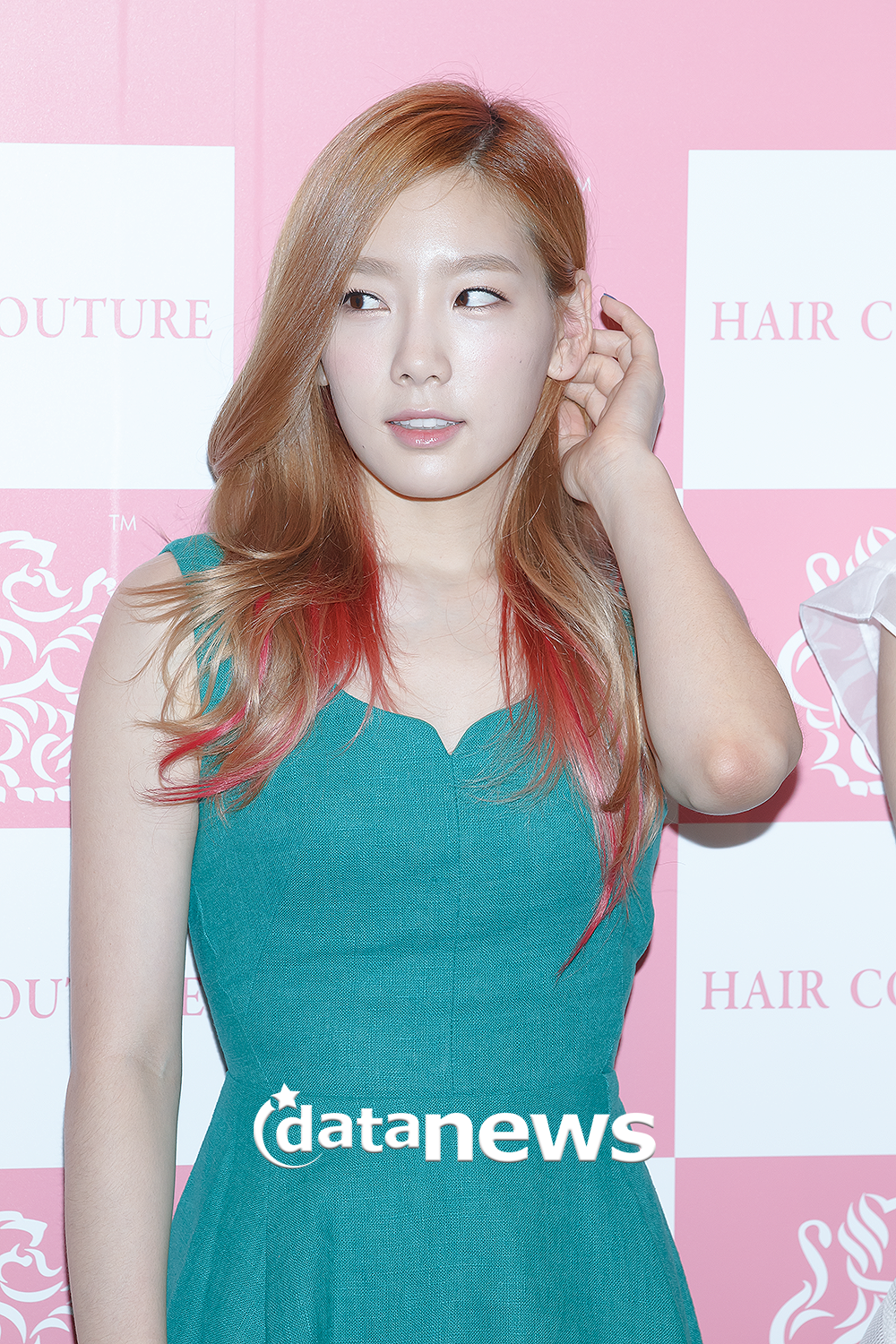 [PIC][26-07-2013]Tiffany - TaeYoen - SeoHyun và HyoYeon xuất hiện tại buổi fansign cho "Hair Couture" vào chiều nay 23029D3D51F670360C23D6