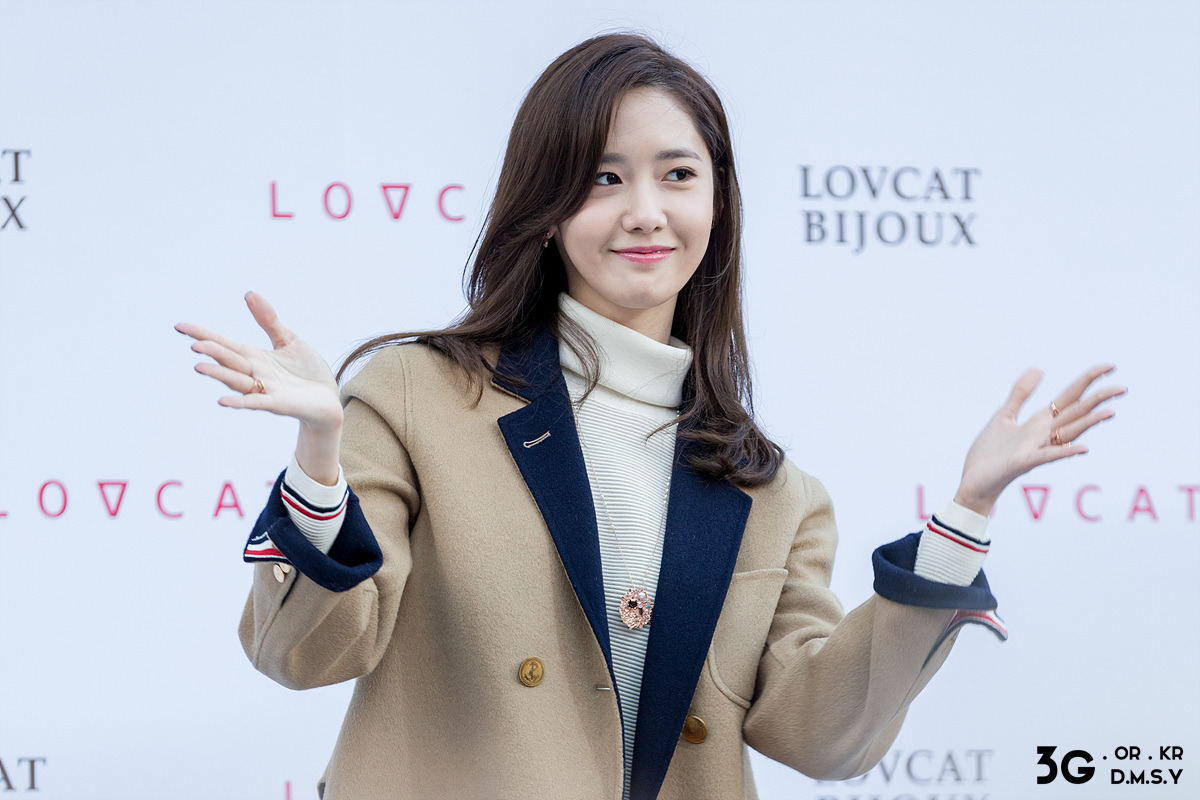 [PIC][24-10-2015]YoonA tham dự buổi fansign cho thương hiệu "LOVCAT" vào chiều nay - Page 5 23575244563840151E8A9C