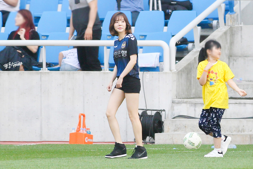 [PIC][22-05-2016]Sunny tham dự sự kiện "Shinhan Bank Vietnam & Korea Festival"  tại SVĐ Incheon Football Stadium vào hôm nay 23654F36577CEA241F0776