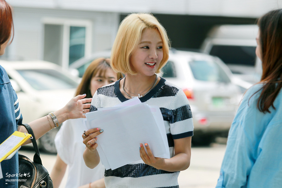 [PIC][01-07-2015] HyoYeon tham dự buổi ra mắt "HYO STYLE BOOK" vào hôm nay 2441533E565DBBFF2BB1E2