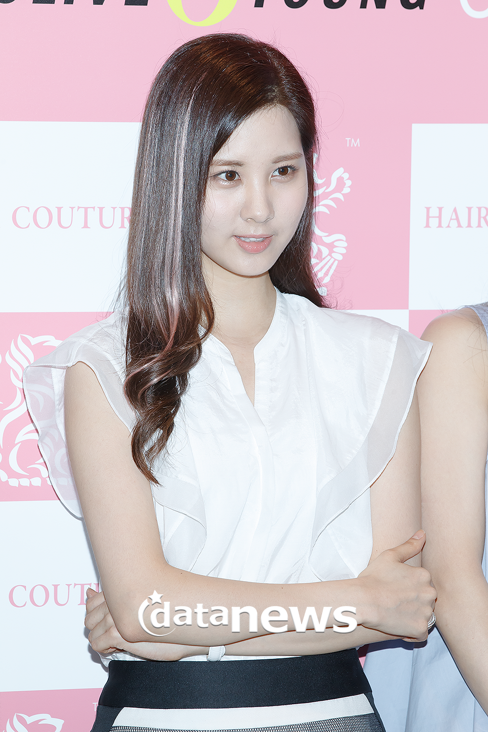 [PIC][26-07-2013]Tiffany - TaeYoen - SeoHyun và HyoYeon xuất hiện tại buổi fansign cho "Hair Couture" vào chiều nay 254B8D3D51F66FCF396FE9