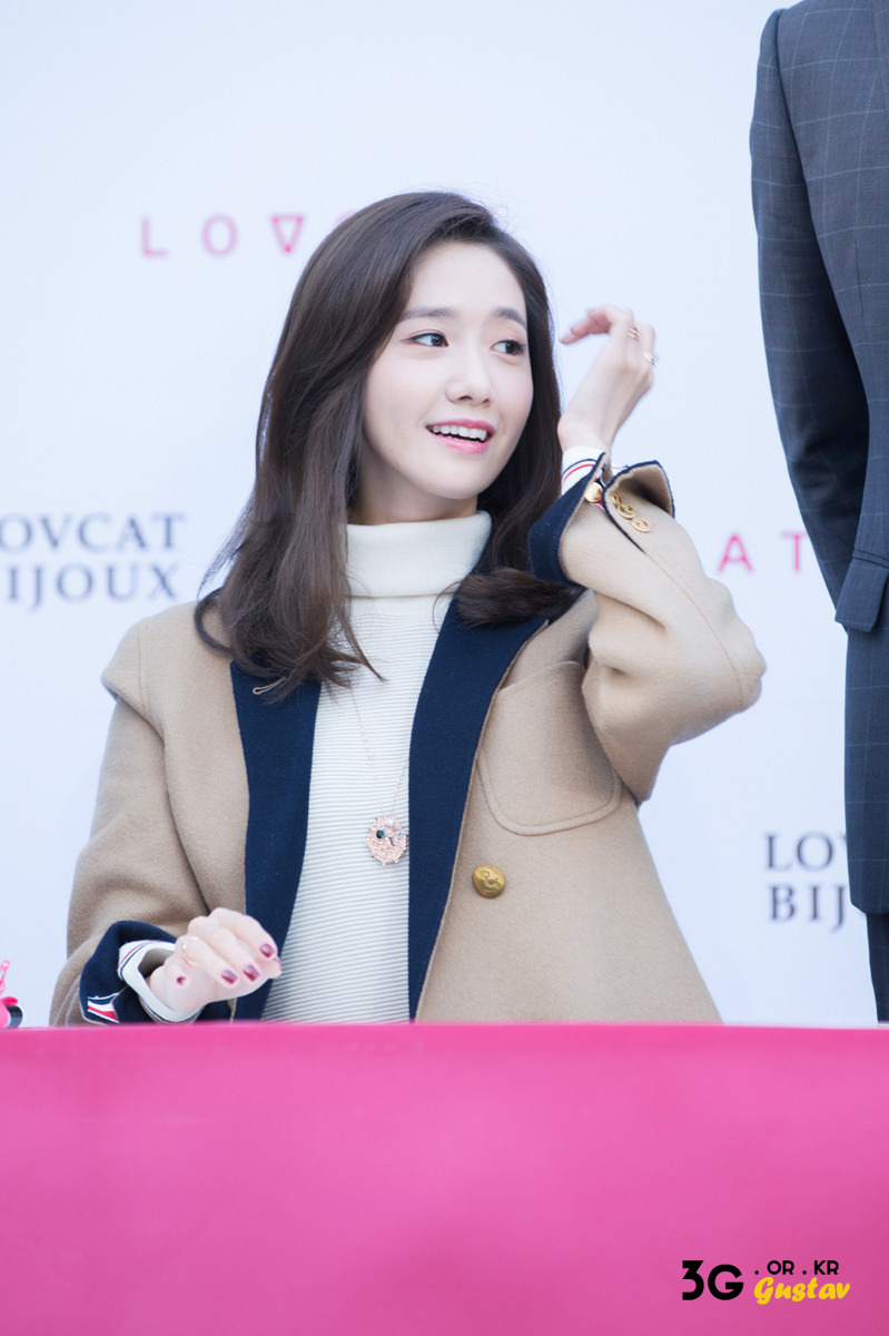 [PIC][24-10-2015]YoonA tham dự buổi fansign cho thương hiệu "LOVCAT" vào chiều nay - Page 3 25595335562CDCFB14F5E8