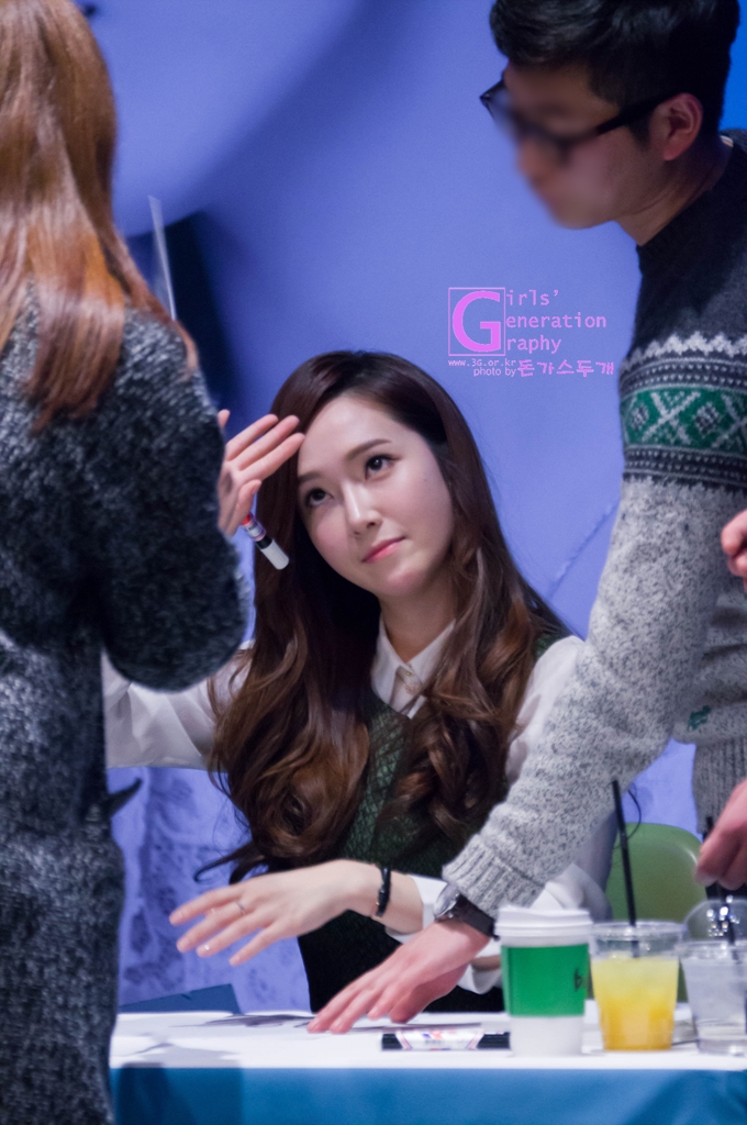 [PIC][01-12-2013]Jessica xuất hiện tại buổi fansign thứ 2 cho thương hiệu "STONEHENgE" vào trưa nay - Page 2 256F2B50529C61022CA0DB