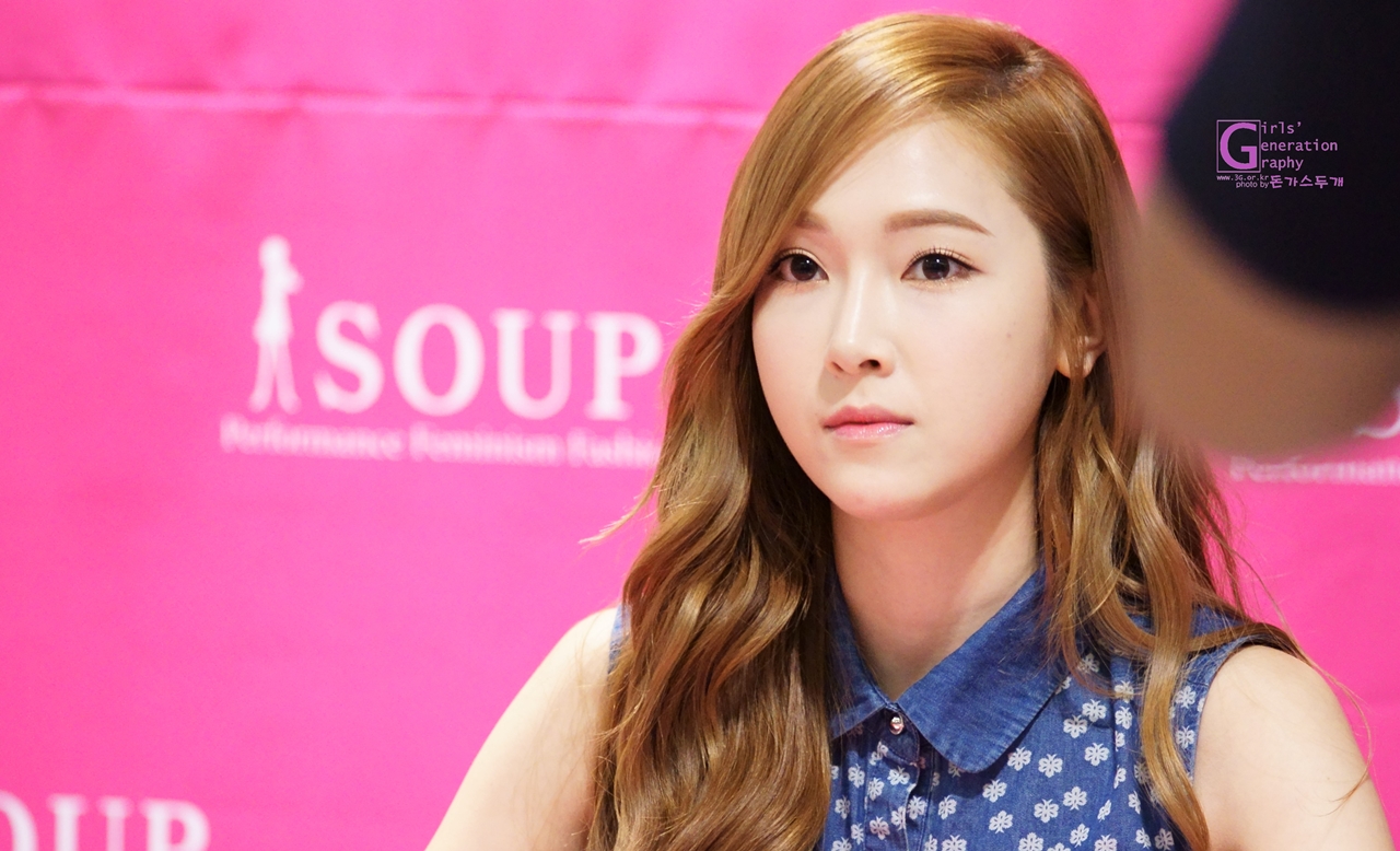 [PIC][14-06-2014]Jessica tham dự buổi fansign lần 2 cho thương hiệu "SOUP" vào trưa nay 257C5A3E539CF91B27A712