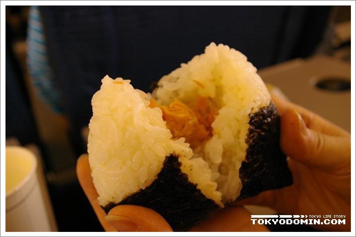 사토수산(佐藤水産)의 주먹밥(삼각김밥)은 꼭 먹어봐야해요.