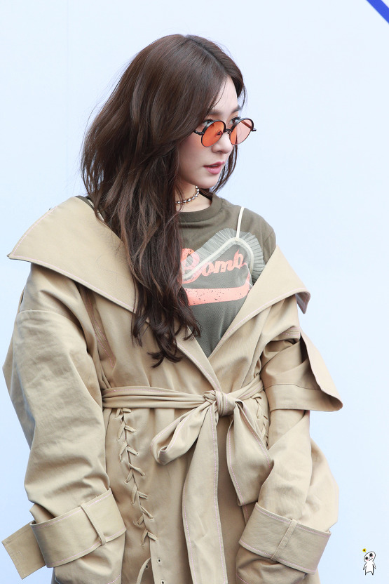 [PIC][29-03-2017]Tiffany tham dự sự kiện ra mắt BST Thu - Đông của thương hiệu "YCH" trong khuôn khổ "2017 S/S HERA Seoul Fashion Week" vào chiều nay - Page 3 262D4147590AFE7F0D6149