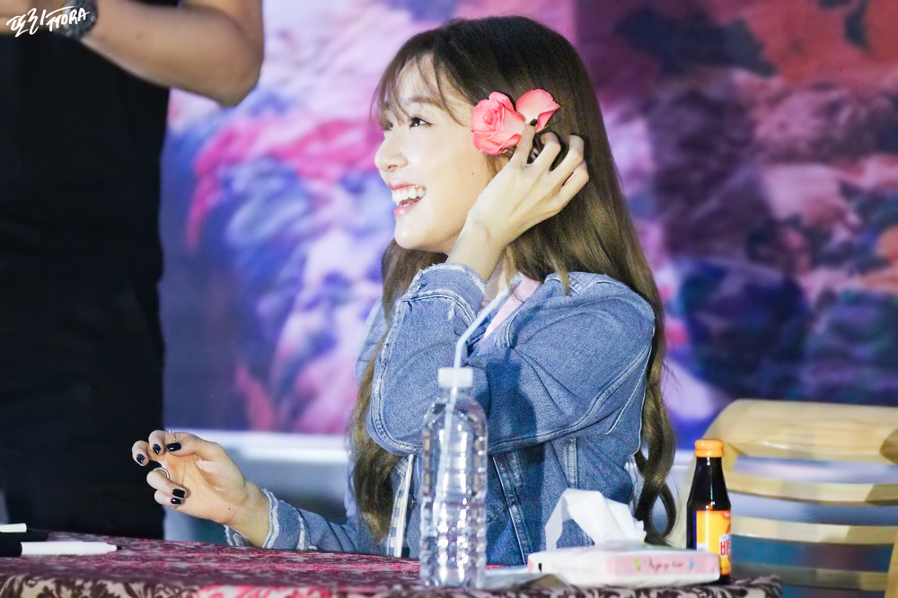 [PIC][06-06-2016]Tiffany tham dự buổi Fansign cho "I Just Wanna Dance" tại Busan vào chiều nay - Page 5 264CB74657CEB42E24A670