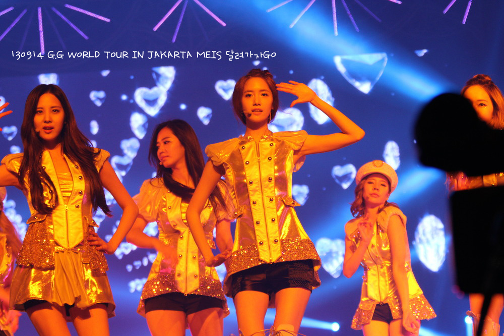 [PIC][13-09-2013]SNSD khởi hành đi Indonesia để biểu diễn "2013 Girls' Generation World Tour ~Girls & Peace~ in JAKARTA" vào chiều nay - Page 11 2676EB36523AF928313A65