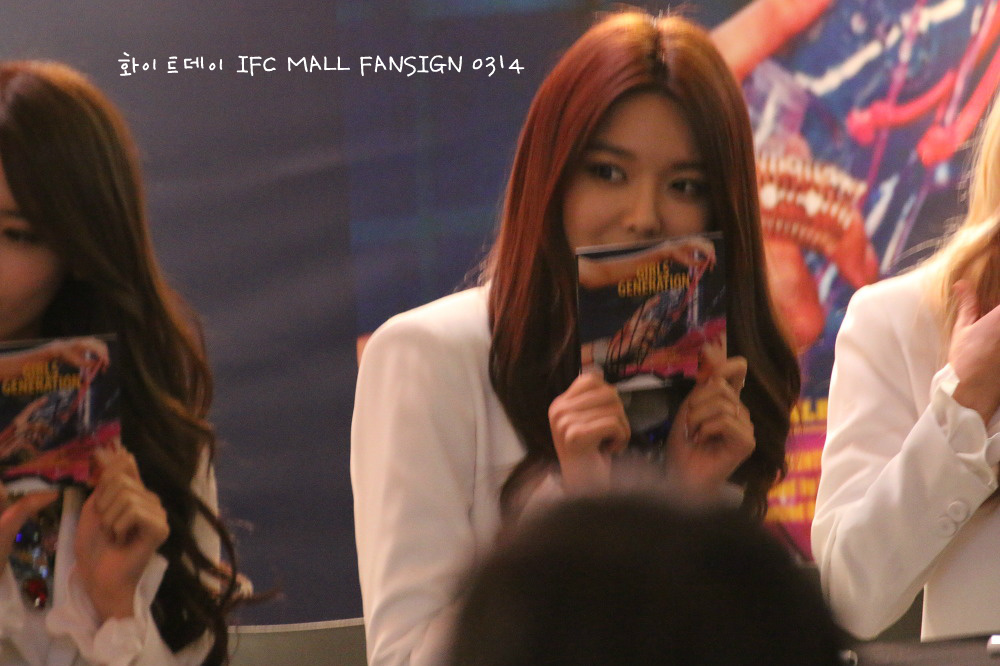 [PIC][14-03-2014]SNSD xuất hiện tại buổi fansign cho "Mr.Mr." vào tối nay  - Page 8 271D693E5329B5602A4935