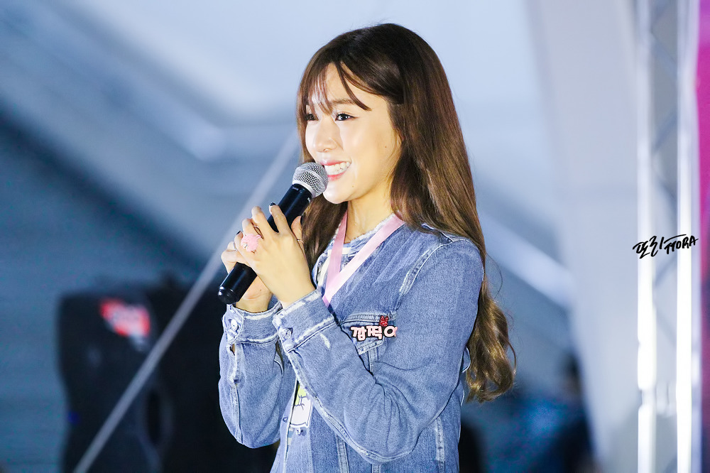 [PIC][06-06-2016]Tiffany tham dự buổi Fansign cho "I Just Wanna Dance" tại Busan vào chiều nay - Page 5 2755724257CEB45018A089