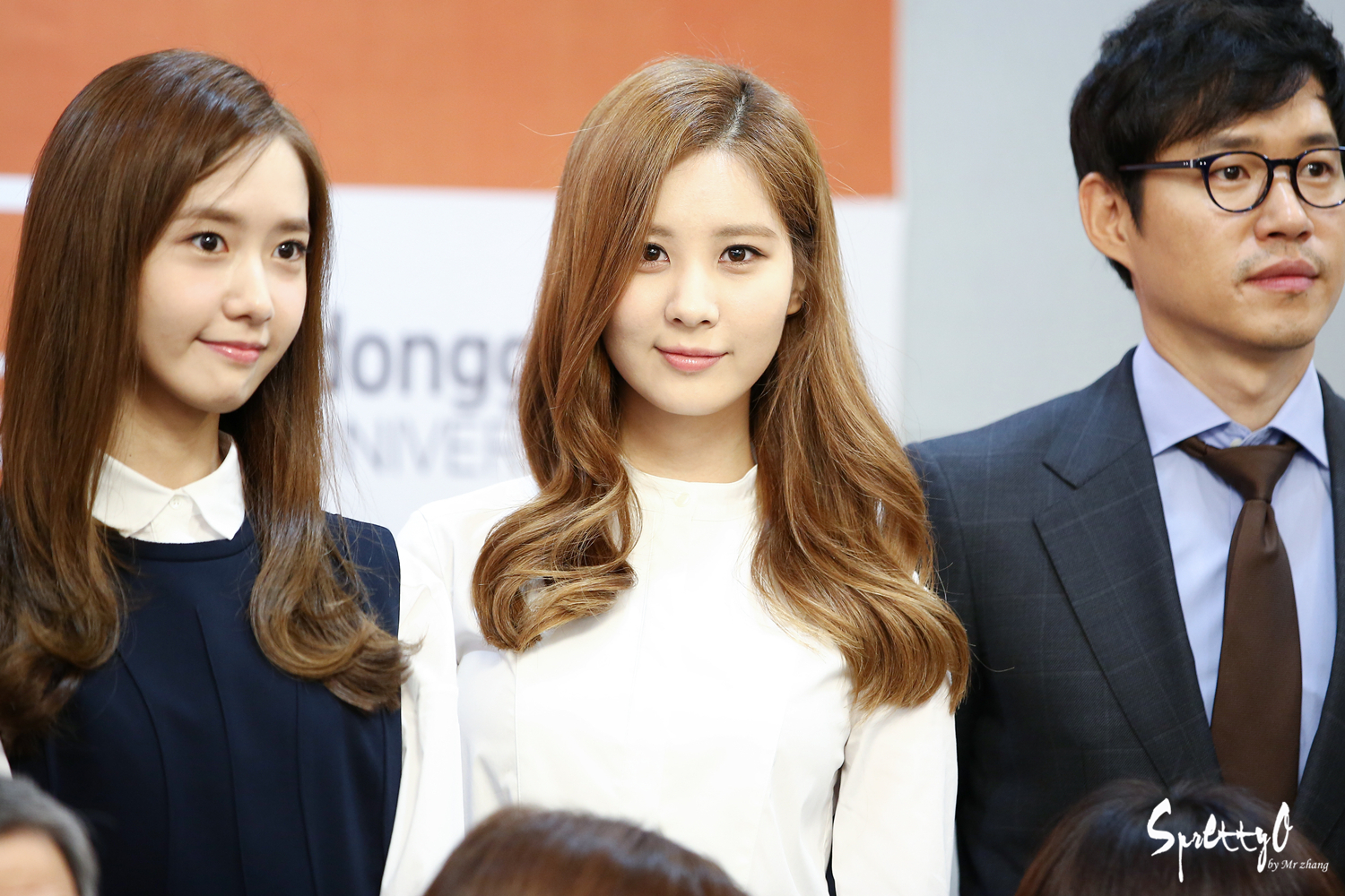 [PIC][17-09-2014]YoonA và SeoHyun tham dự Lễ bổ nhiệm Đại sứ cho trường ĐH Dongguk vào trưa nay 2102733B541975380BBEE8