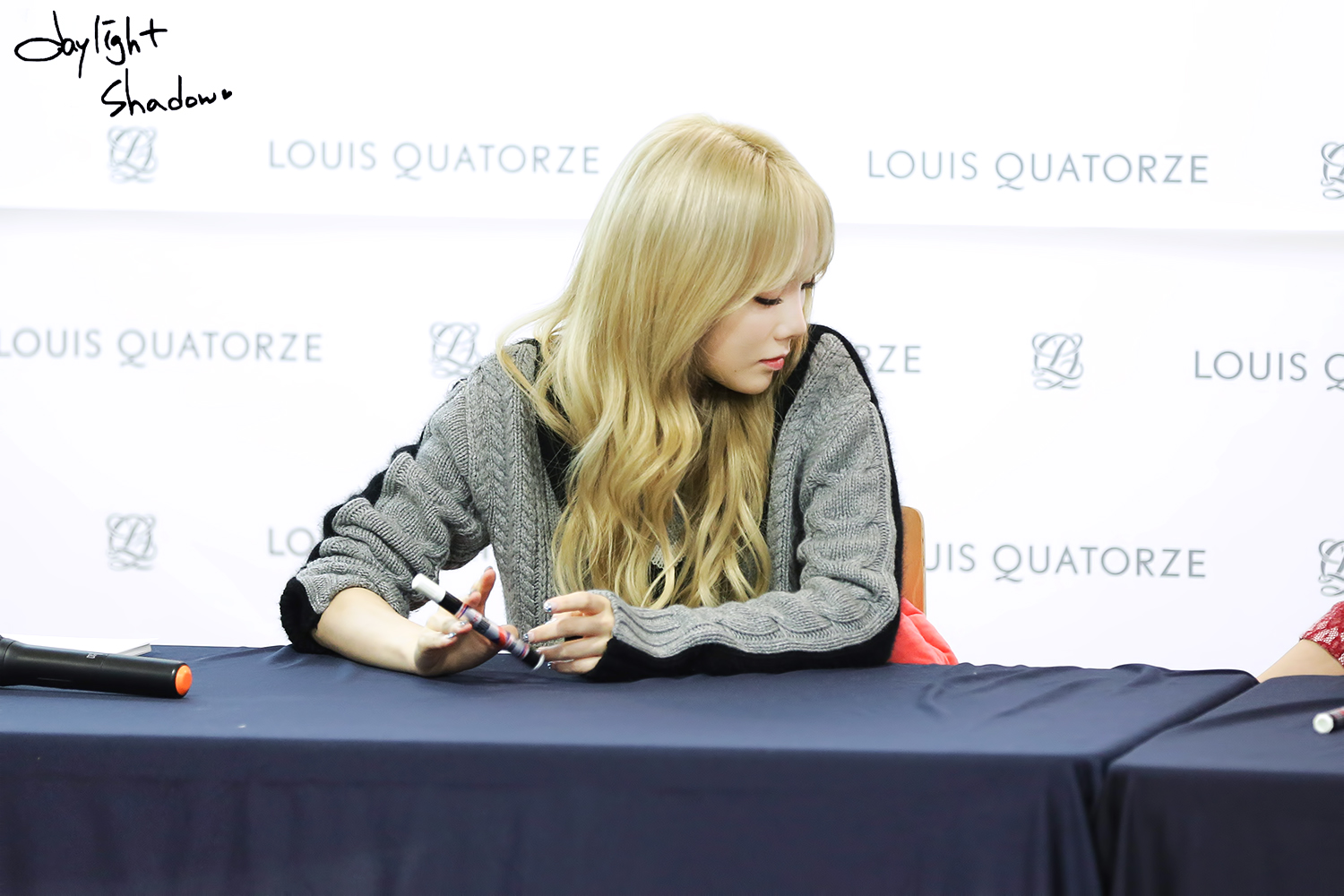 [PIC][27-11-2015]TaeTiSeo tham dự buổi Fansign cho thương hiệu "Louis Quartoze" tại Lotte Department Store Busan vào chiều nay - Page 6 212D464956B476E4328476