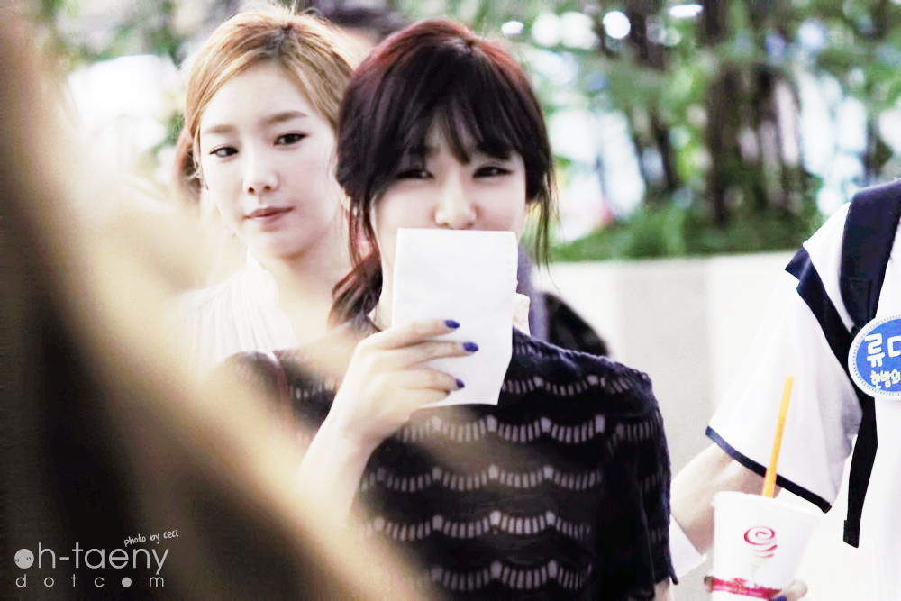 [PIC][26-07-2013]Tiffany - TaeYeon và Sunny khởi hành đi LA để hát Quốc ca mở màn cho trận đấu bóng chày giữa 2 đội Los Angeles Dodgers và Cincinnati Reds vào tối nay 22317C4F51F3786232EC86