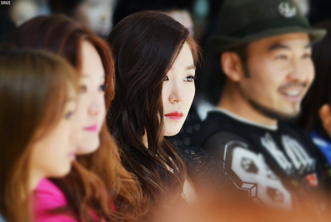 [PIC][24-03-201]Tiffany tham dự "Steve J & Yoni P 2014 F/W Seoul Fashion Week" vào trưa nay 224C2E4F53304BB01CE24D