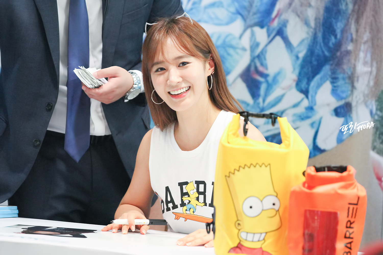 [PIC][29-07-2016]Yuri tham dự buổi Fansign cho thương hiệu “BARREL” vào chiều nay 2378C248579D9A971C9CBA