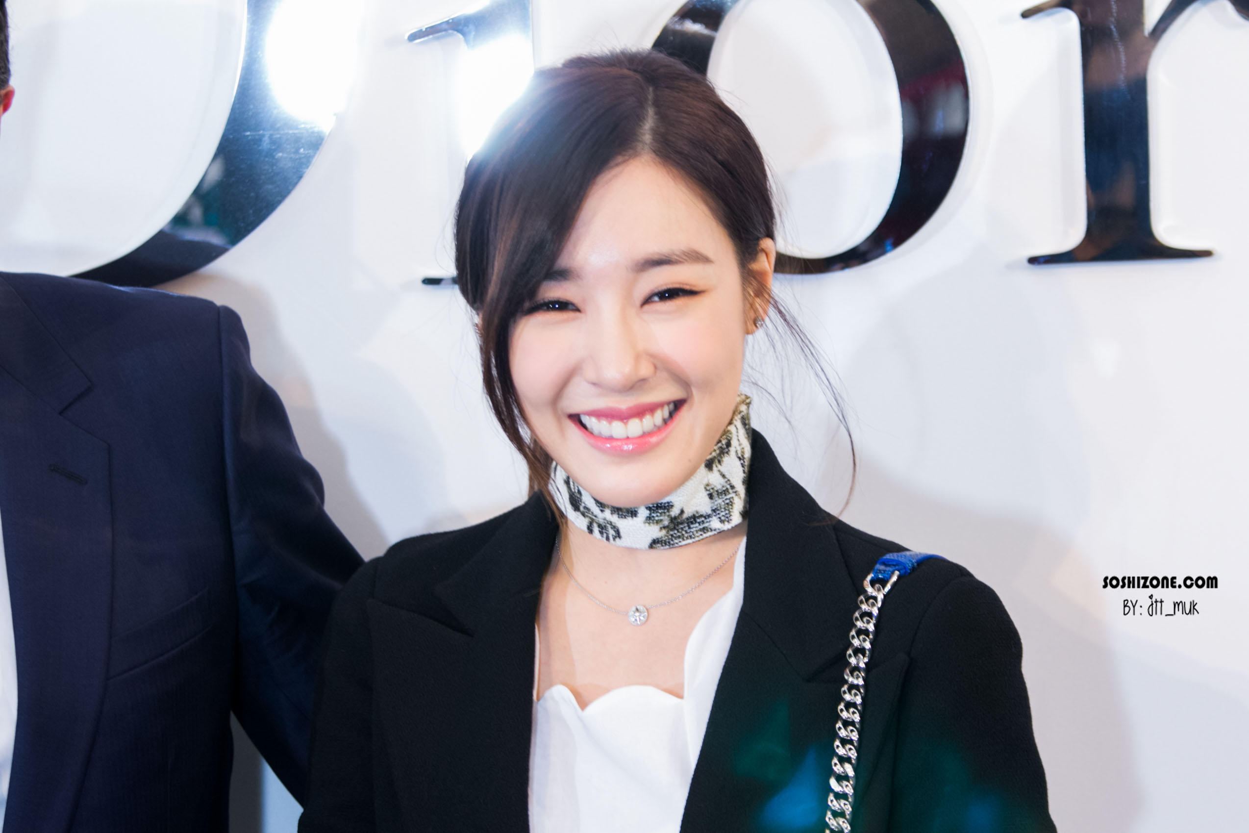 [PIC][17-02-2016]Tiffany khởi hành đi Thái Lan để tham dự sự kiện khai trương chi nhánh của thương hiệu "Christian Dior" vào hôm nay - Page 14 2419CC455728D63F35BC83