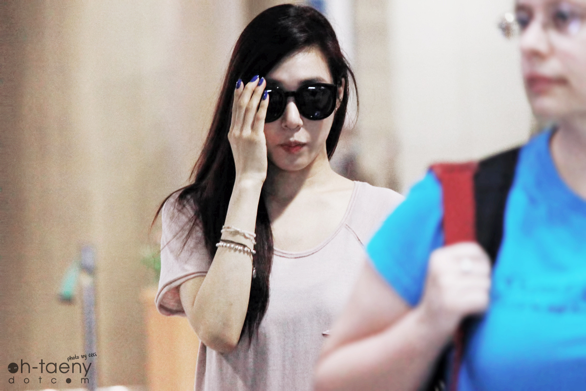 [PIC][30-07-2013]TaeYeon và Tiffany trở về Hàn Quốc vào chiều nay 24327B3851F8FE382CC9D2