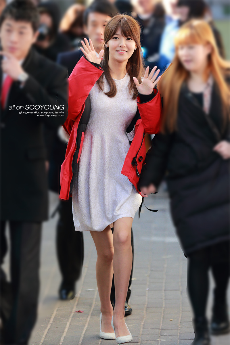[PIC][01-12-2012]SooYoung xuất hiện tại buổi fansign cho thương hiệu mỹ phẩm "LLang" vào chiều nay - Page 3 2546763351BFE8D924B2A2