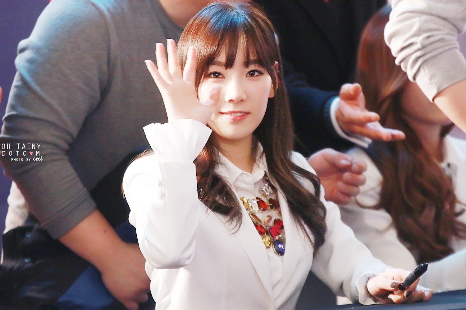 [PIC][14-03-2014]SNSD xuất hiện tại buổi fansign cho "Mr.Mr." vào tối nay  - Page 4 2754BB455325668B0DA924